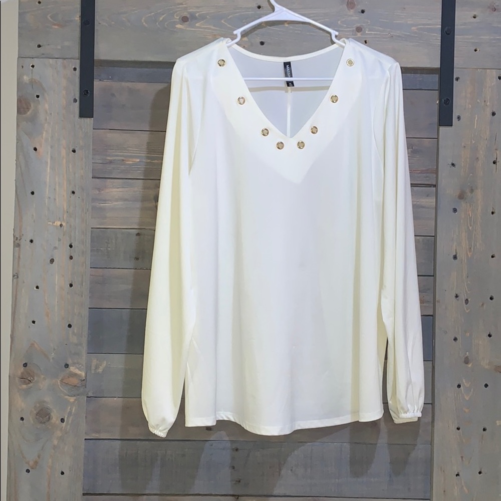 ⭐️Massini Cream Colored Blouse — V-Neck XL